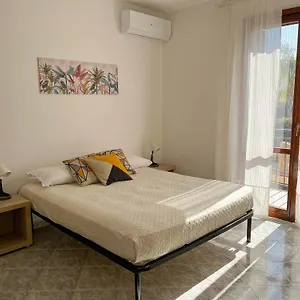 Mandorla , San Vito Lo Capo Italia